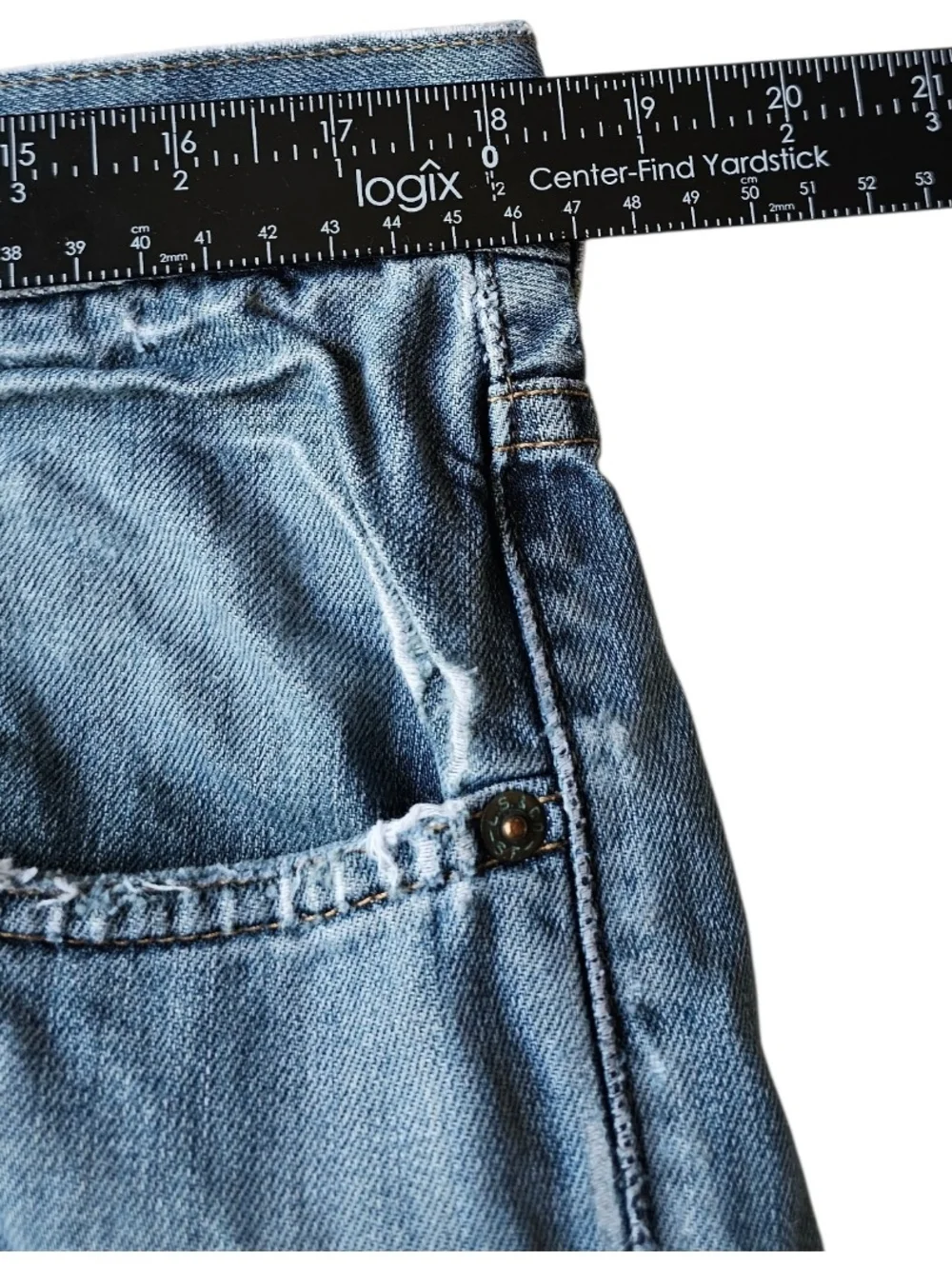 Vintage-style Levi’s 559 Relaxed Straight jeans in a perfectly worn medium wash - Picture 6 of 8